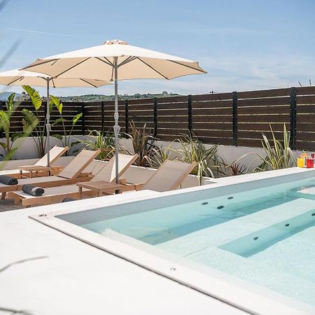 Sol Luxury Apartment - Close To The Beach With A Private Mini Pool خانيا المظهر الخارجي الصورة