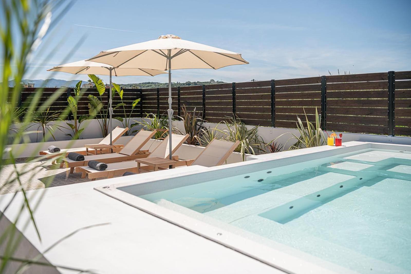 Sol Luxury Apartment - Close To The Beach With A Private Mini Pool خانيا المظهر الخارجي الصورة