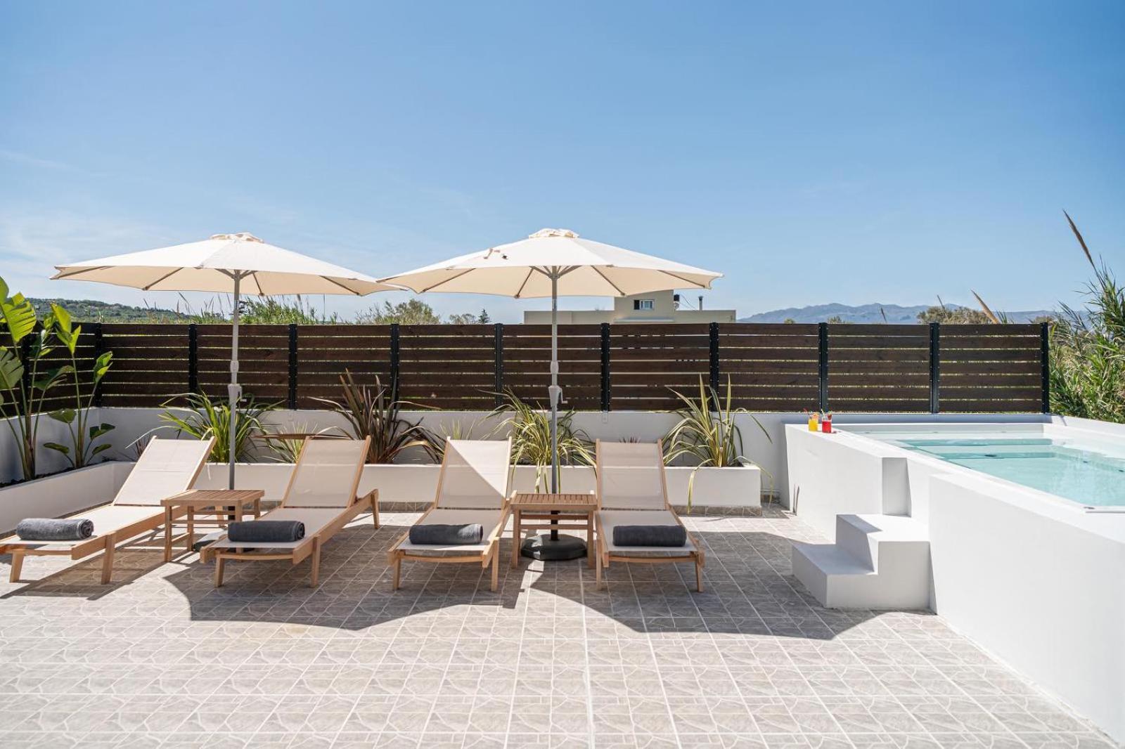 Sol Luxury Apartment - Close To The Beach With A Private Mini Pool خانيا المظهر الخارجي الصورة