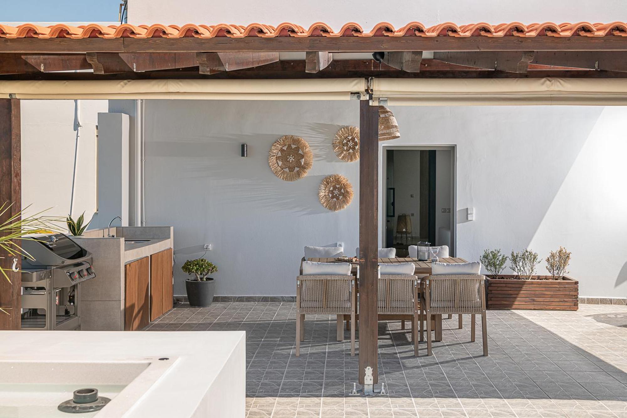 Sol Luxury Apartment - Close To The Beach With A Private Mini Pool خانيا المظهر الخارجي الصورة