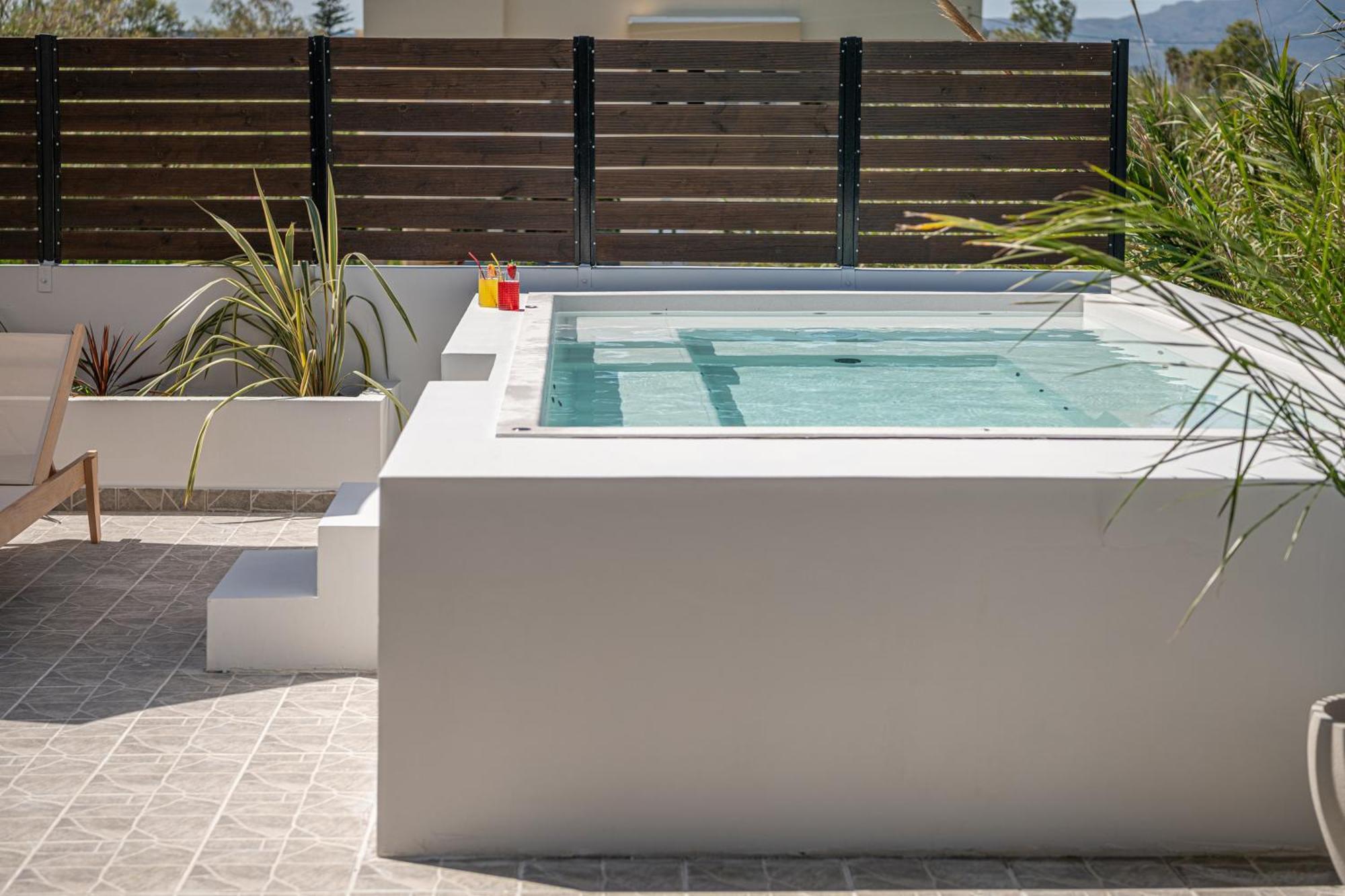 Sol Luxury Apartment - Close To The Beach With A Private Mini Pool خانيا المظهر الخارجي الصورة